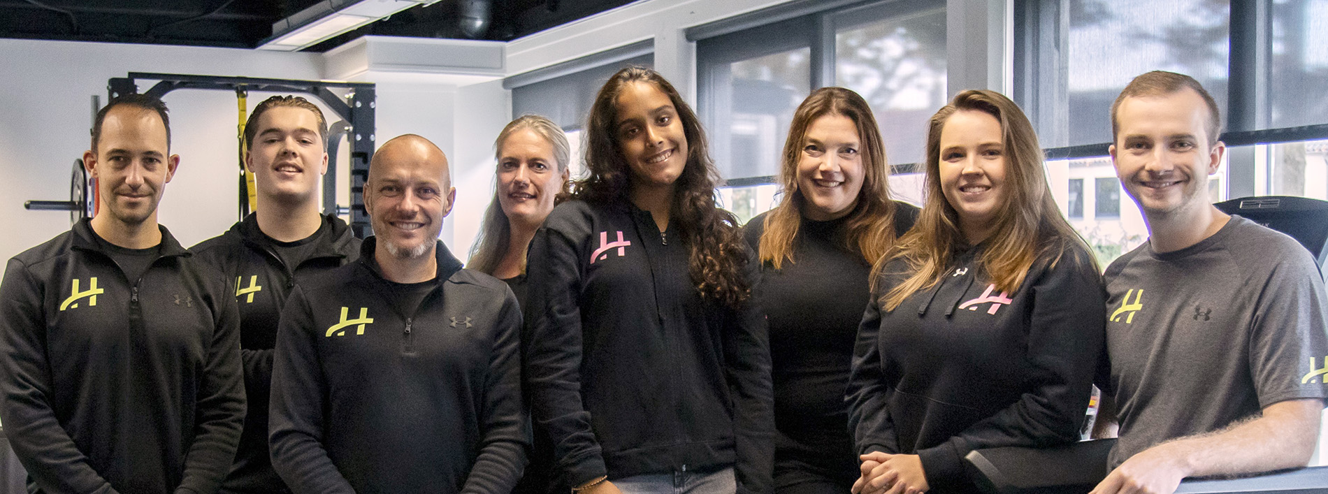 Team Helen Dorst in trainingsruimte met eGym apparatuur